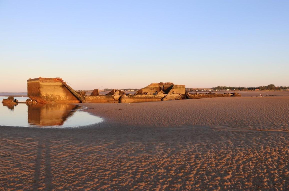 Gites "Plage" Ou "Pieds Dans L'Eau" En Front De Mer A Asnelles , 3Km D'Arromanches, 10Km De Bayeux Экстерьер фото